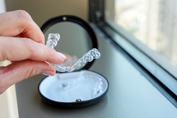 Certified Invisalign Dentists Vs Online Aligners: What’s The Difference?